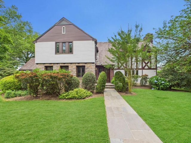  4 BR,  5.00 BTH &nbsp;Tudor style home in New Rochelle