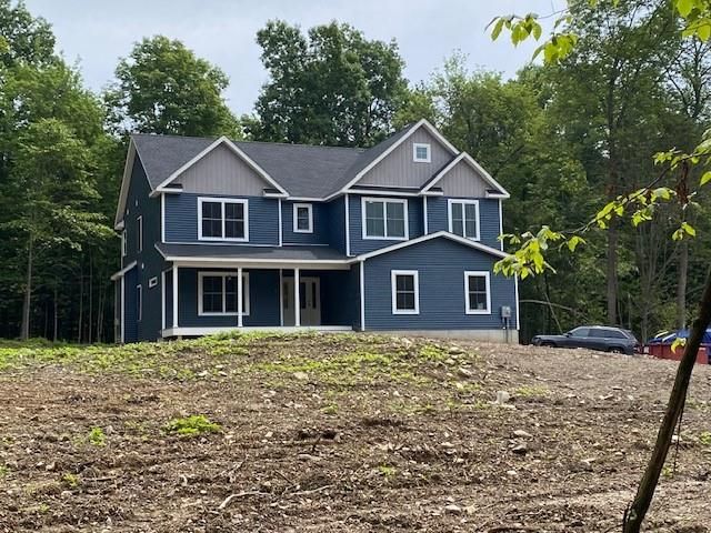  4 BR,  4.00 BTH &nbsp;Colonial style home in Middletown