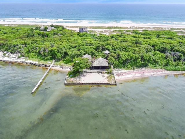  3 BR,  3.00 BTH &nbsp;Bungalow style home in Water Island