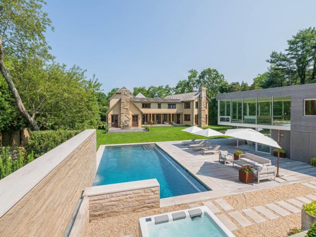  5 BR,  9.00 BTH &nbsp;Mediterranean style home in Southampton