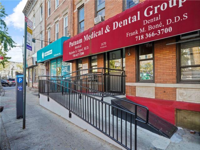 Studio,  0.00 BTH &nbsp;Commercial style home in Ridgewood