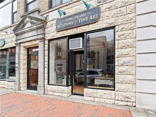 Studio,  0.00 BTH &nbsp;Commercial style home in Glen Cove