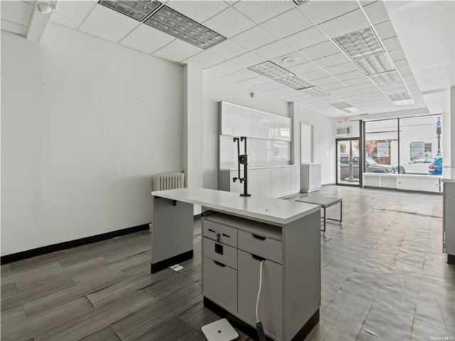 Studio,  0.00 BTH &nbsp;Commercial style home in Glen Cove