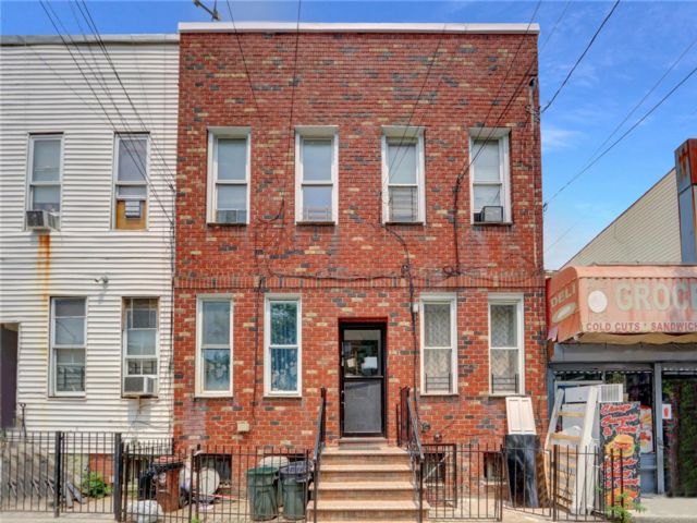  8 BR,  6.00 BTH &nbsp;House style home in Richmond Hill