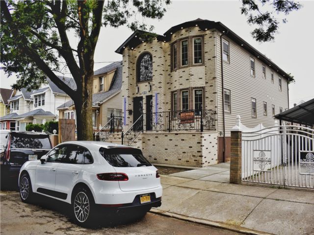  8 BR,  5.00 BTH &nbsp;House style home in South Ozone Park