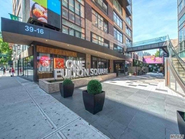  2 BR,  2.00 BTH &nbsp;Contemporary style home in Flushing