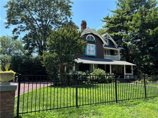  5 BR,  4.00 BTH &nbsp;Tudor style home in Bay Shore