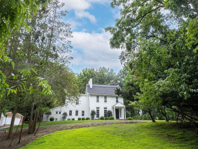  5 BR,  3.00 BTH &nbsp;Colonial style home in Smithtown