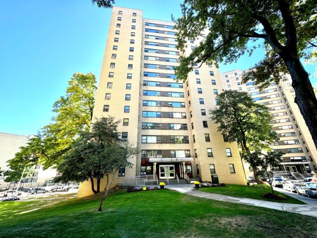  2 BR,  1.00 BTH &nbsp;Other style home in Jerome Avenue