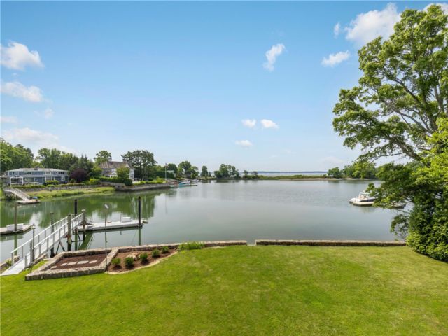  4 BR,  5.00 BTH &nbsp;Mid-century mod style home in Mamaroneck