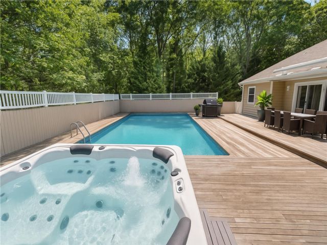  4 BR,  3.00 BTH &nbsp;Contemporary style home in Quogue
