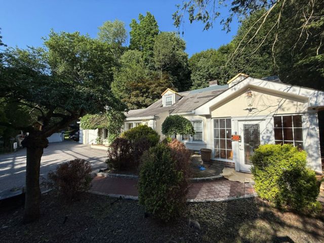 3 BR,  3.00 BTH &nbsp;Tudor style home in Hartsdale