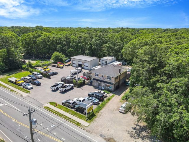 Studio,  0.00 BTH &nbsp;Commercial style home in Shirley