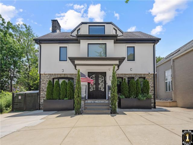  7 BR,  7.00 BTH &nbsp;Colonial style home in Kew Gardens