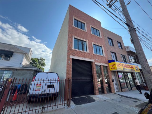 Studio,  0.00 BTH &nbsp;Commercial style home in Jamaica