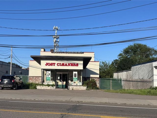 Studio,  0.00 BTH &nbsp;Commercial style home in Sayville
