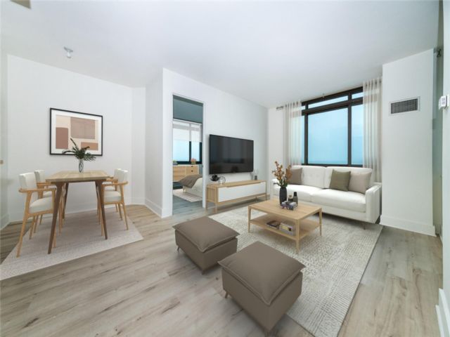  2 BR,  3.00 BTH &nbsp;Other style home in New Rochelle