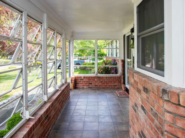 [Stony Brook Real Estate, listing number 7189601]