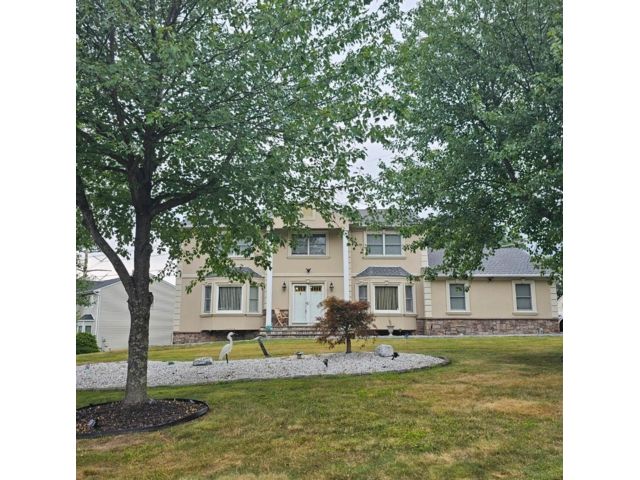  4 BR,  3.00 BTH &nbsp;Colonial style home in Pomona