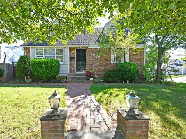  4 BR,  2.00 BTH &nbsp;Cape cod style home in Oceanside