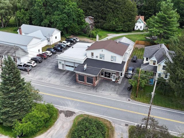 Studio,  0.00 BTH &nbsp;Commercial style home in Jeffersonville