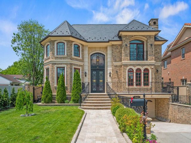  5 BR,  6.00 BTH &nbsp;Contemporary style home in Little Neck