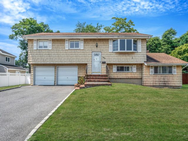  4 BR,  2.00 BTH &nbsp;Hi ranch style home in Deer Park