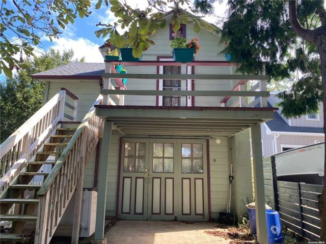  1 BR,  2.00 BTH &nbsp;Cottage style home in Bayville