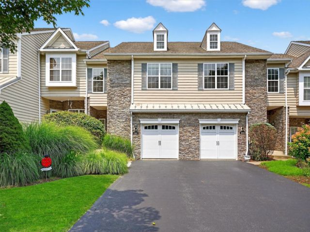  3 BR,  4.00 BTH &nbsp;Condo style home in Fishkill