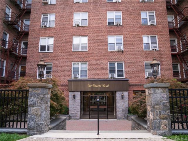 [Bronxville Real Estate, listing number 7195076]