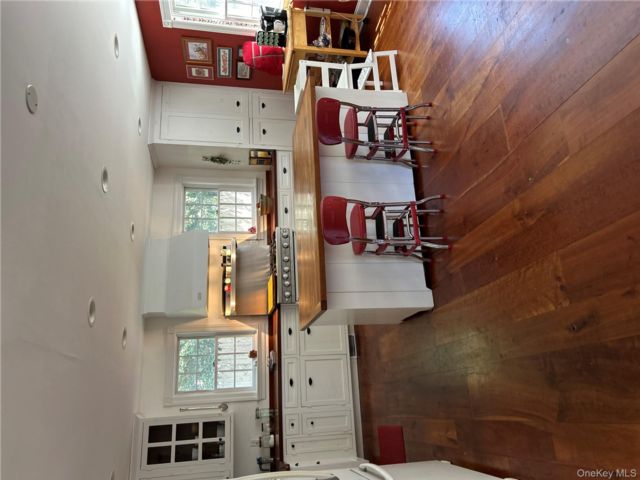 [Stony Brook Real Estate, listing number 7195600]