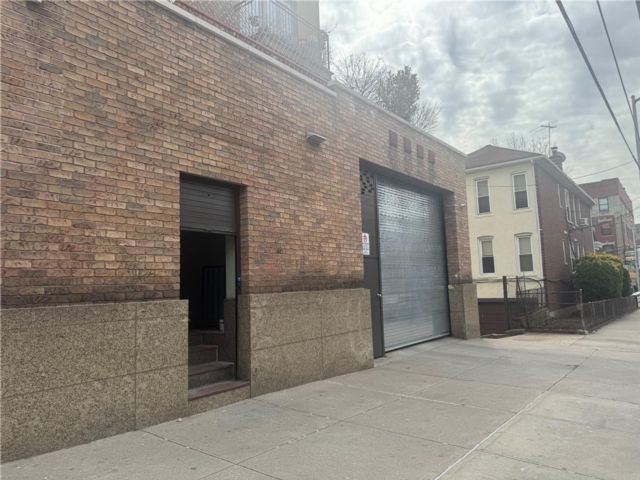 [Astoria Real Estate, listing number 7196083]