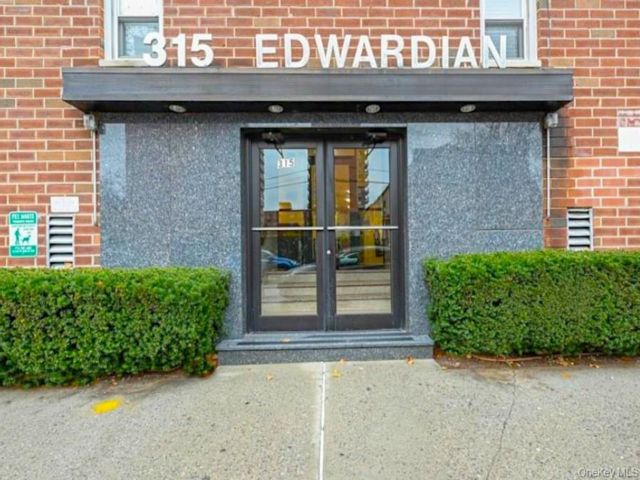 [Kingsbridge Real Estate, listing number 7196133]