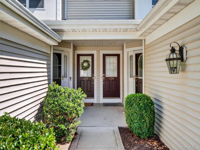  2 BR,  3.00 BTH &nbsp;Condo style home in Peekskill