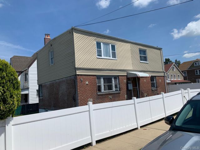  6 BR,  3.00 BTH &nbsp;Contemporary style home in Queens Village