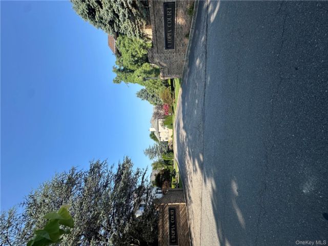 Lot <b>Size:</b> 33x77 Irregular &nbsp;House style home in Stapleton