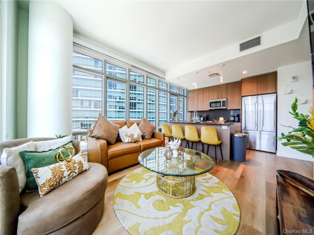  2 BR,  1.00 BTH &nbsp;Contemporary style home in New Rochelle
