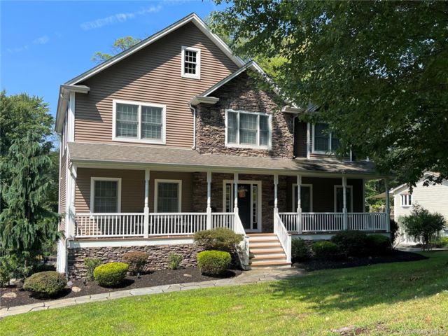  4 BR,  4.00 BTH &nbsp;Colonial style home in Tappan