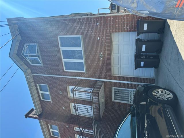  7 BR,  6.00 BTH &nbsp;House style home in Flushing