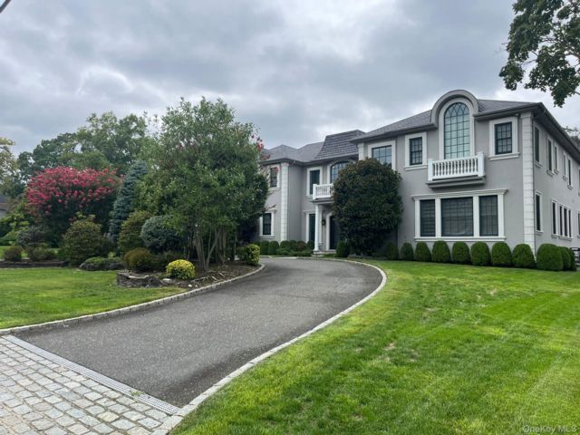  5 BR,  6.00 BTH &nbsp;Colonial style home in Woodmere