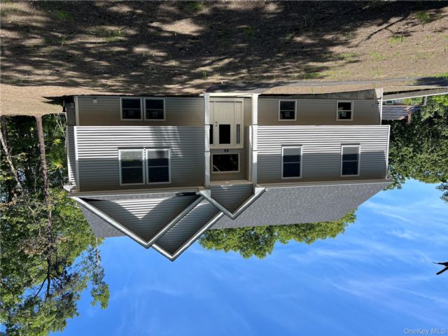  3 BR,  2.00 BTH &nbsp;Raised ranch style home in Medford