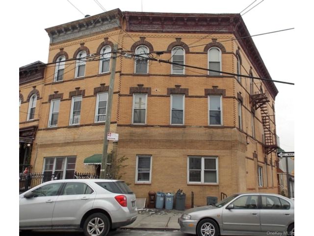  9 BR,  4.00 BTH &nbsp;House style home in Glendale