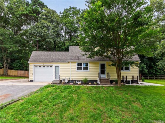 [Middle Island Real Estate, listing number 7199436]