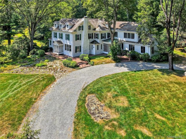  7 BR,  6.00 BTH &nbsp;Colonial style home in Ossining