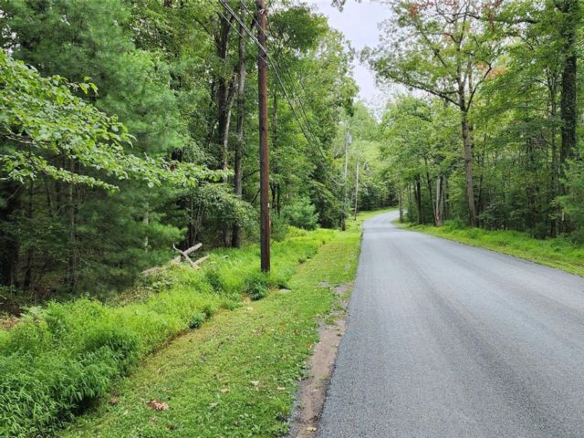 Lot <b>Size:</b>  &nbsp;House style home in Sparrowbush