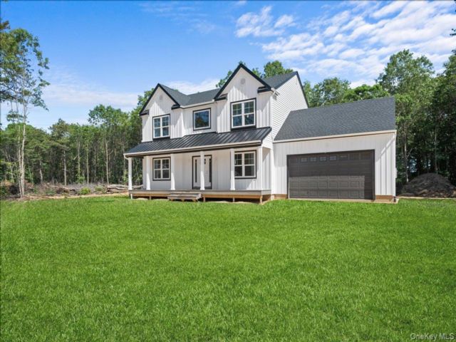  4 BR,  3.00 BTH &nbsp;Colonial style home in Centereach