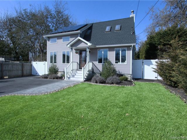 [East Moriches Real Estate, listing number 7199941]