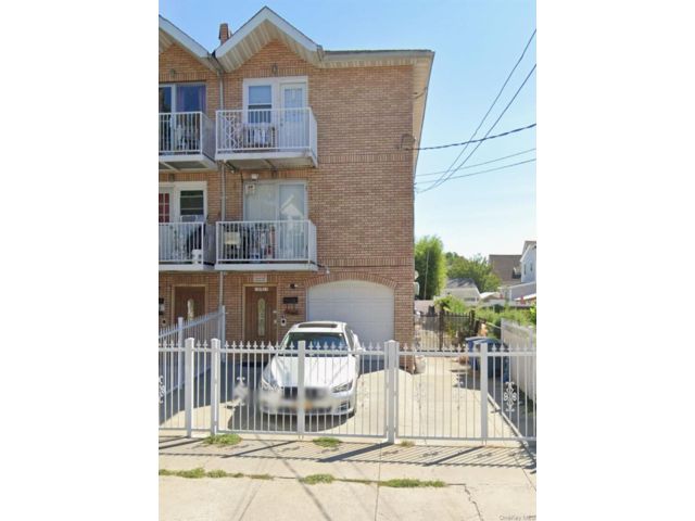  8 BR,  5.00 BTH &nbsp;House style home in Ozone Park