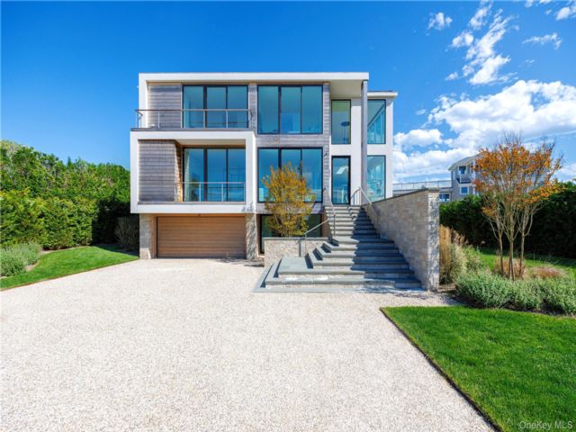  7 BR,  9.00 BTH &nbsp;Modern style home in Westhampton Beach