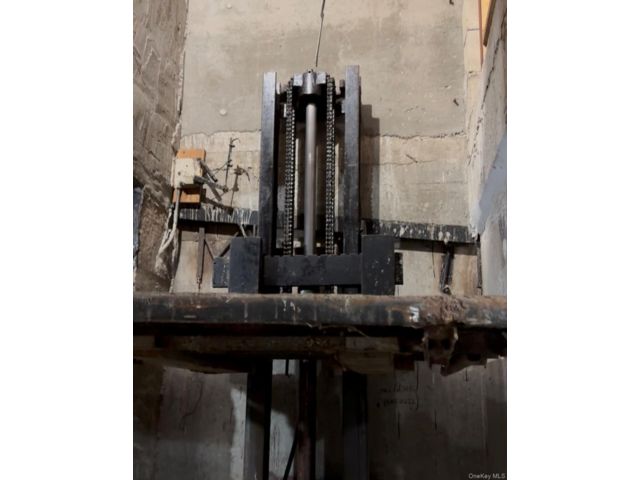  1 BR,  1.00 BTH &nbsp;Other style home in Elmhurst